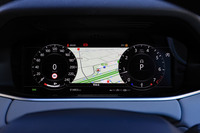 12.3インチ液晶のデジタルメーターには、ナビゲーションと連動した地図画面も表示可能だ。