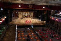 国の重要文化財にも指定されている芝居小屋「康楽館」の内部。1910年に建てられ、今なお現役で運営を続けている。