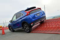 最低地上高は175mm。アプローチアングルは20.3度、ディパーチャーアングルは30.8度という設定。