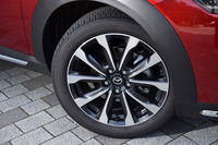 新デザインの18インチアルミホイール。タイヤはトーヨーの「プロクセスR52A」が組み合わされていた。