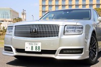 オリジナルバンパーにはデイタイムライトを内蔵。リップスポイラーが生み出す迫力はベース車とはひと味違う雰囲気だ。