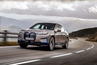 BMWが新型電気自動車「iX」の概要を発表　日本市場にも導入を予定の画像