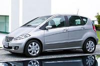 「メルセデスAクラス」に内外飾った特別仕様車