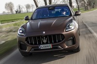 地中海で北東から吹いてくる風の名が与えられた「グレカーレ」。「レヴァンテ」よりも小さいSUVは、その魅力を新たなオーナー層に訴えます。（photo：マセラティ）