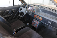 内装は、今日のミニマリストでも心を奪われそうである。