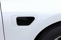 フロントフェンダーの後方には側方用LiDARの搭載予定スペースが用意される。もちろん左右に備わる。