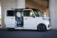 新型ではベルトラインを高くすることでボディーの厚みを強調。スライドドアの開口幅は、従来型比で＋20mmの600mmとしている。