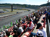 スタンドも適度に空いてます！