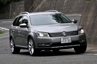 フロントのデフに電子制御デフロックの「XDS」を備える。これはEDSの拡張機能として作動するもので、主に中・高速域のコーナリング時に生じるアンダーステアを打ち消し、ニュートラルな旋回を実現しようとするもの。