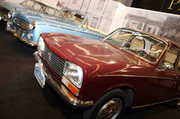 フジョーは「304」（手前）の40歳を祝った。