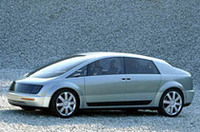 GM「ハイ・ワイア（Hy-wiew）」。デトロイトで発表されたコンセプトカー「オートノミー（AUTOnomy）」を実走可能にした燃料電池車だ。FC（燃料電池）を搭載したスケートボード状のプラットフォームに、様々なボディを載せることができる。エンジンがないという特性を生かし、ウィンドウは大きめ。独特のコントローラーや広い室内などが特徴だ。