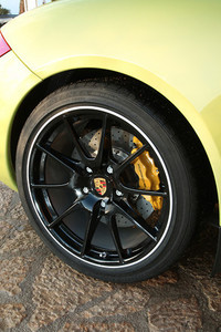 ポルシェ・ケイマンR（MR/6MT）【海外試乗記】の画像