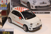 すでに1/24「フィアット500」をリリースしている「フジミ」からは、それをベースにした「アバルト500」が登場。10月中に発売予定で、価格は3200円。
