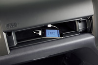 「Honda HDDインターナビシステム」には、携帯音楽プレーヤーが接続できるUSBジャックや、Bluetoothハンズフリー通話機能も含まれる。