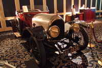 会場には、1921年製の「ベントレー 3リッター ツアラー by Gairn」も置かれた。同年に発売されたベントレーの処女作で、オリジナルボディーのまま残っている世界最古のベントレーと言われている個体。ワンオフのボディーはスコットランドのコーチビルダーであるGairn社製。