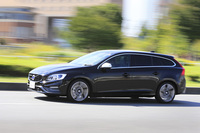 スロットル制御については、追い越し加速時やワインディングロードなどで、よりドライバーの意思に正確に反応するよう変更している。