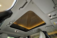 標準仕様での「V40 T3 SE」の車重は1480kgだが、テスト車はオプションのパノラマガラスルーフが装備されているので、車重はプラス10kgの1490kgとなっていた。
    