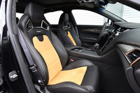 「CTS-V」にはベーシックな「スペックA」と、レカロ製のスポーツシートや専用空力パーツなどを備えた「スペックB」の2つの仕様が用意される。