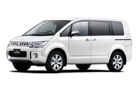 「デリカD：5ローデスト ロイヤルツーリング」（写真は、ボディーカラーがウォームホワイトパールのモデル）