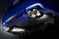 排気系にも、S206専用の低背圧スポーツマフラーが与えられる。