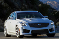 「CTS-V」には、走行モードで「トラック」を選択した際に、トルク制御やブレーキ制御などを5段階で調整できる「パフォーマンストラクションマネジメント」が搭載されている。