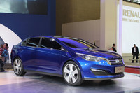 日産の中国向け新ブランド、ヴェヌーシアの第1弾。コンパクトサイズのセダンだ。