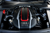 「S8」の4リッターV8ツインターボユニットは520psを発生。トルクもシリーズ最強の66.3kgmに達する。