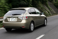 装着されるパッケージオプションの内容は以下の通り。
    「GパッケージI」／本革巻ステアリングホイール、本革巻シフトノブ（MT）/セレクトレバー（AT）、リアUVカット機能付濃色ガラス、フロントフォグランプ、フルオートエアコン。
    「CパッケージI」／キーレスアクセス＆プッシュスタート、テレスコピックステアリング、イモビライザー、SUBARU G-BOOK ALPHA対応オーディオ一体型HDDナビゲーションシステム。
    