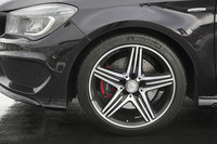 「CLA250シュポルト 4MATIC シューティングブレーク」には、18インチのAMG5スポークアルミホイールが装着される。