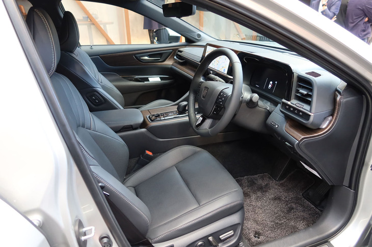 トヨタ・クラウン セダン（インテリア）