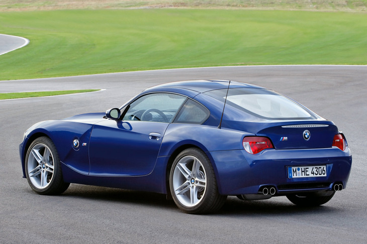 初代「Z4」にはクローズドトップの「クーペ」もラインナップされており、これが「ショー会場からコンセプトカーが迷い出てきちゃったか!?」というほどにカッコよかった。写真は高性能版の「Z4 Mクーペ」。