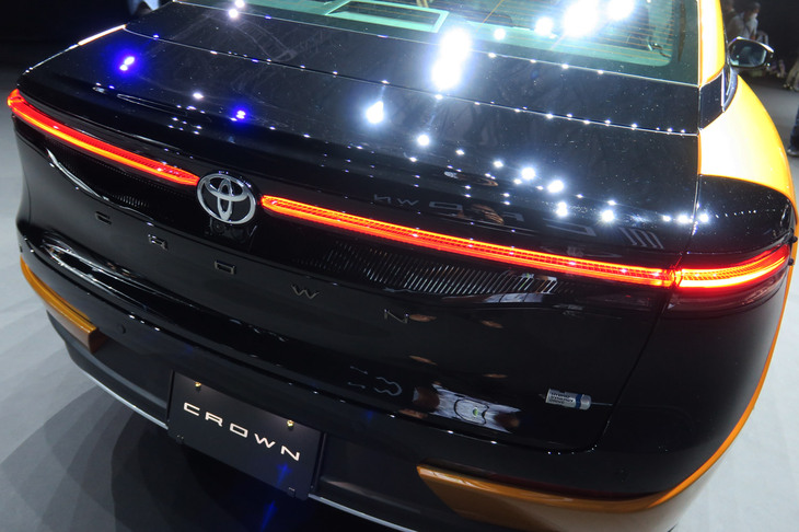 トヨタ・クラウン クロスオーバー（リアコンビランプ）