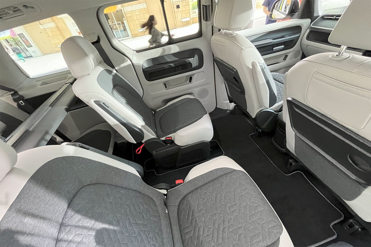 ウォークスルーが採用される「ID. Buzzプロ」の2列目シート。