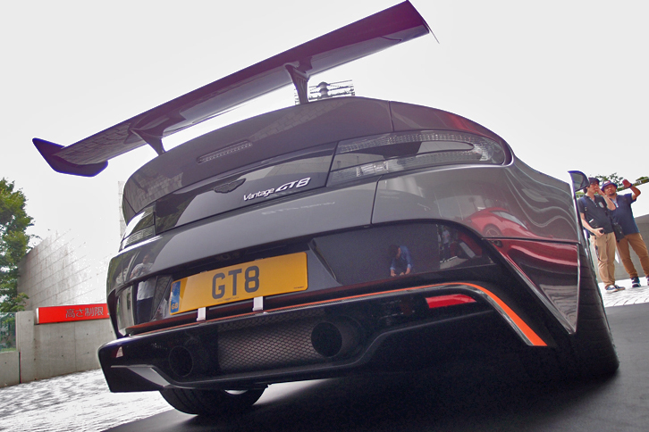 ヴァンテージGT8（リアウイング）