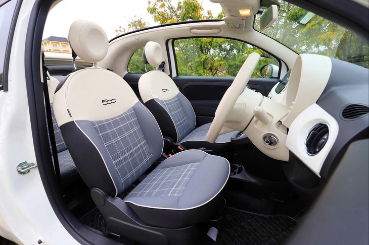 開放的なキャビンを持つ「500C」。カーライフを一層楽しいものにするためにも、タイヤのチョイスにはこだわりたい。