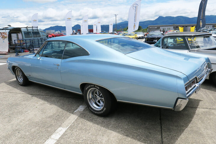 この時代のアメリカ車ならではの、伸びやかなフォルムに注目。オーナー氏の奥さまはかねて「SS」にあこがれていたそうで、「ホントは1968年製がよかったんですけど」と言いつつも、いたくお気に入りのご様子だった。