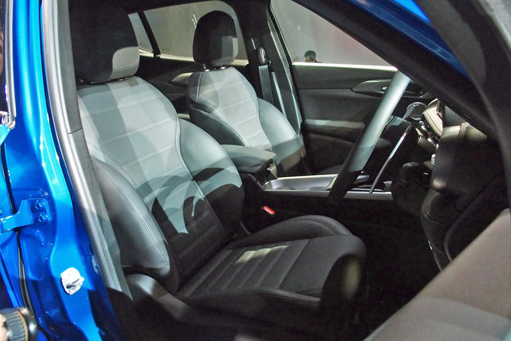 アルファ・ロメオ・トナーレ（フロントシート）