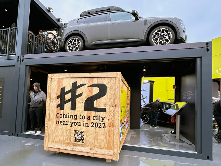 スマートの市内会場で。“真打ち”の「#2」は2027年までお預けであることが判明した。