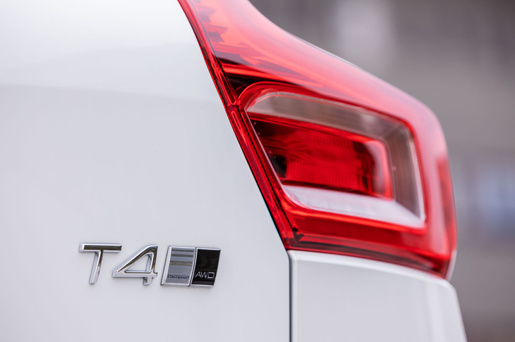 現在、7つの仕様がカタログモデルとしてラインナップされる「XC40」。今回は、マイルドな190ps仕様のエンジンと充実した装備を組み合わせた「T4 AWDインスクリプション」に試乗した。