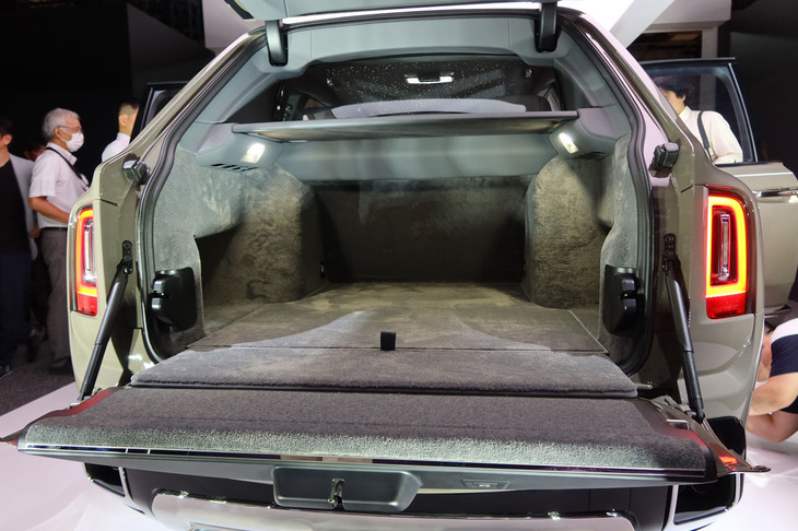 ロールス・ロイス・カリナン シリーズII（ラゲッジスペース）