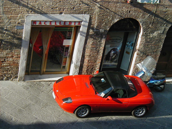 「フィアット・バルケッタ」。2003年撮影。