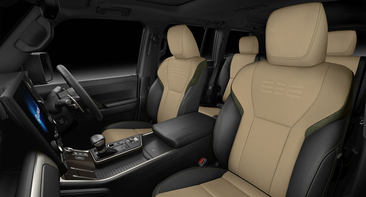 「GX550“オーバートレイル＋”」のシート。シートバックにより柔らかな素材を使い、オリーブのアクセントカラーを添えるなど、専用の仕立てとなっている。