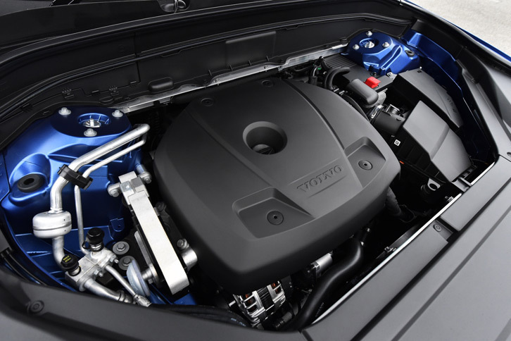 「T6 AWD R-DESIGN」の過給機付き2リッター直4エンジン。「T6 AWD インスクリプション」にもこのエンジンが搭載される。