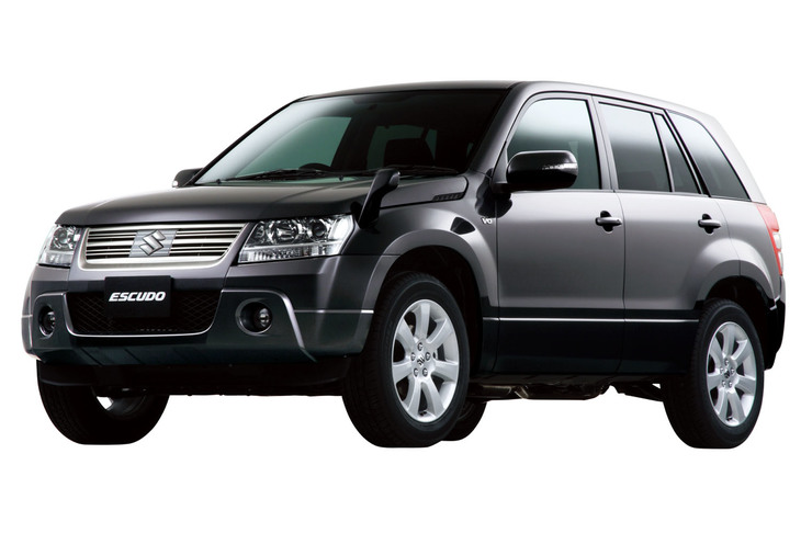 先代の「スズキ・エスクード」。3.2リッターV6エンジン搭載モデルでも262万5000円で買えた。