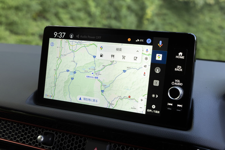 そのナビゲーションはマイナーチェンジでGoogleのシステムへと刷新。スマートフォンを接続しなくても「Googleマップ」が使える。