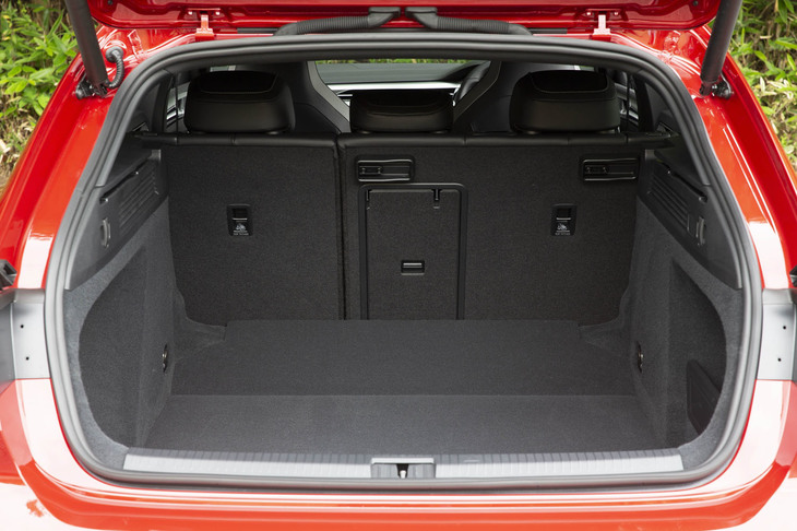 フォルクスワーゲン・アルテオン シューティングブレーク（ラゲッジスペース）