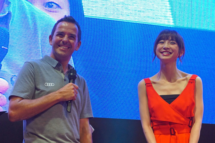 最後はトレルイエ選手も登場してトークショーに。「e-tron Vision Gran Turismo」をドライブしての感想についてトレルイエ選手は「普通のレーシングカーと違って、とても静かに走れるのがいいね。それにパワーがあるし、ハンドリングもいい。デザインも素晴らしい」と両手放しで絶賛した。