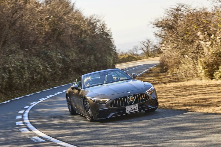 いつの時代も特別なメルセデスである「SL」。まずは直列4気筒ターボ＋BSGというマイルドハイブリッドの「AMG SL43」をテストしました。（photo：田村孝介）