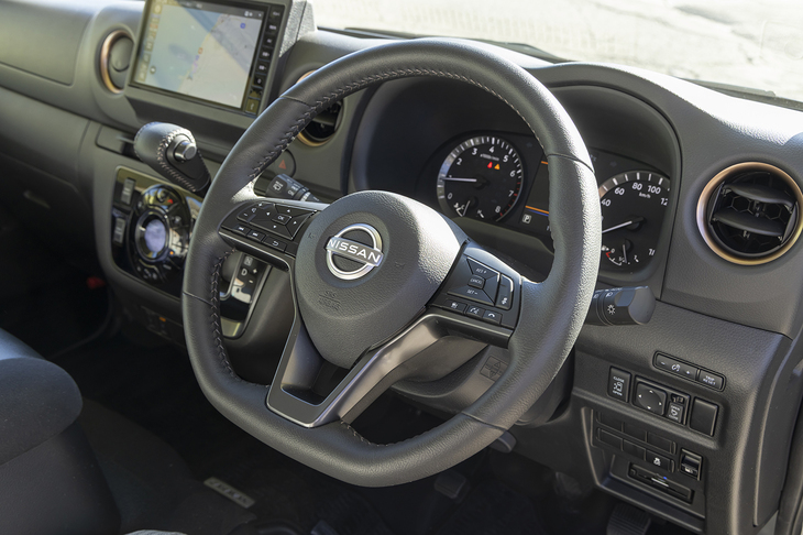 アダプティブクルーズコントロールのスイッチは右のステアリングスポークに備わっている。設定可能な最高速は135km/h。