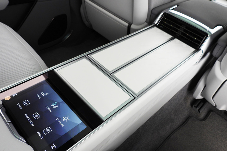 レンジローバーSVビスポーク1858エディション（リアセンターコンソール）